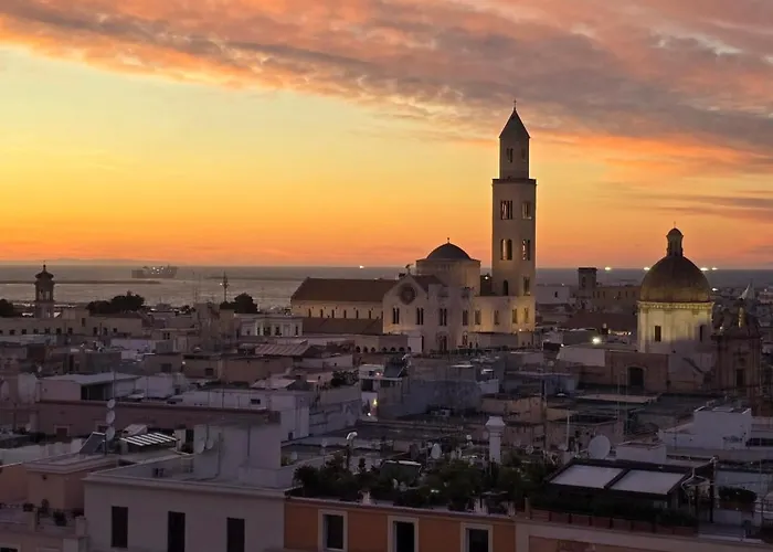 Tra Il Borgo Antico E Il Mare *